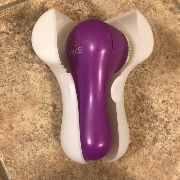 Clarisonic Mia 2 Facial Cleansing Tool - Picture 3 of 3